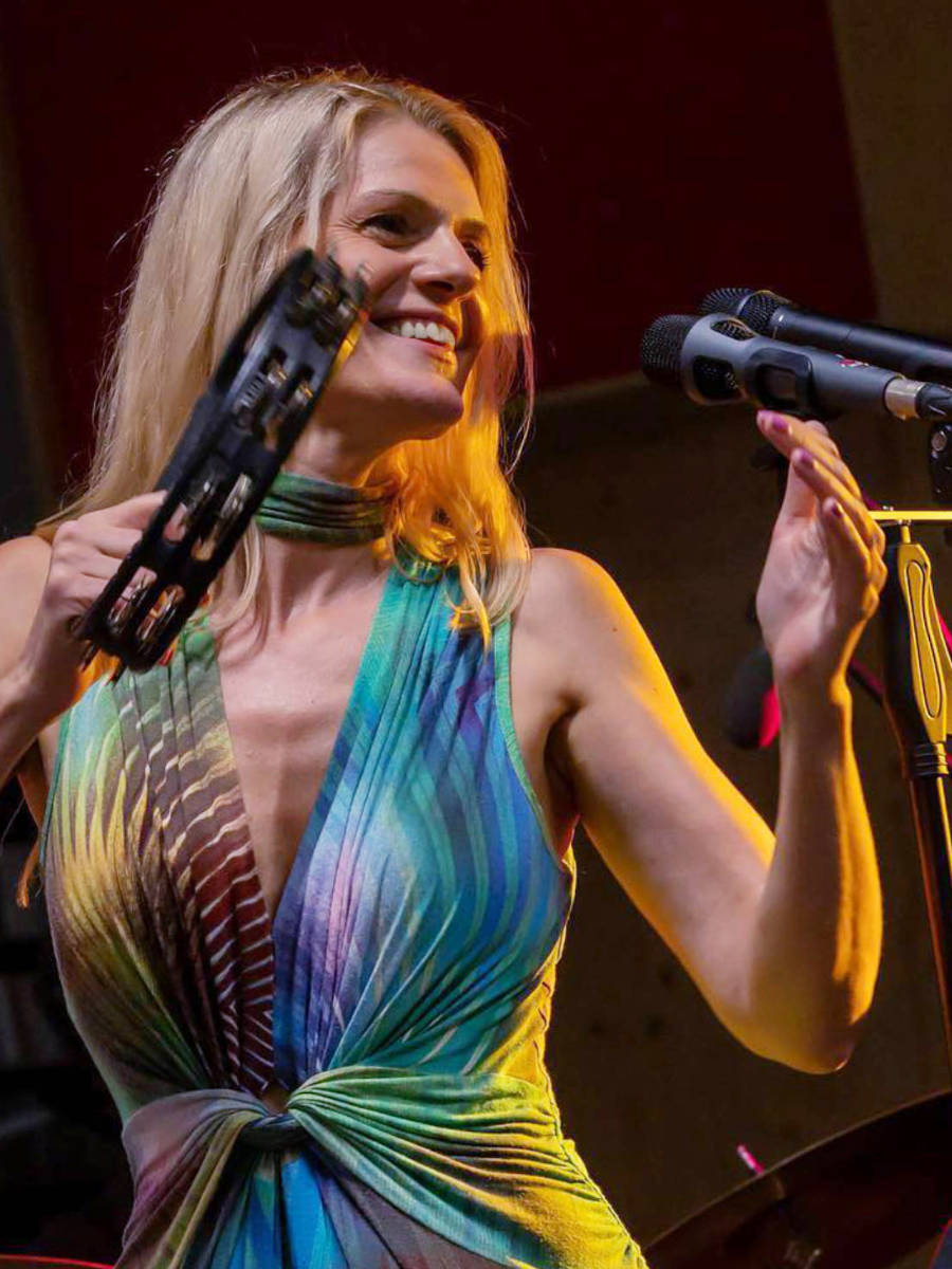 Iris Camaa / Party Live Band
