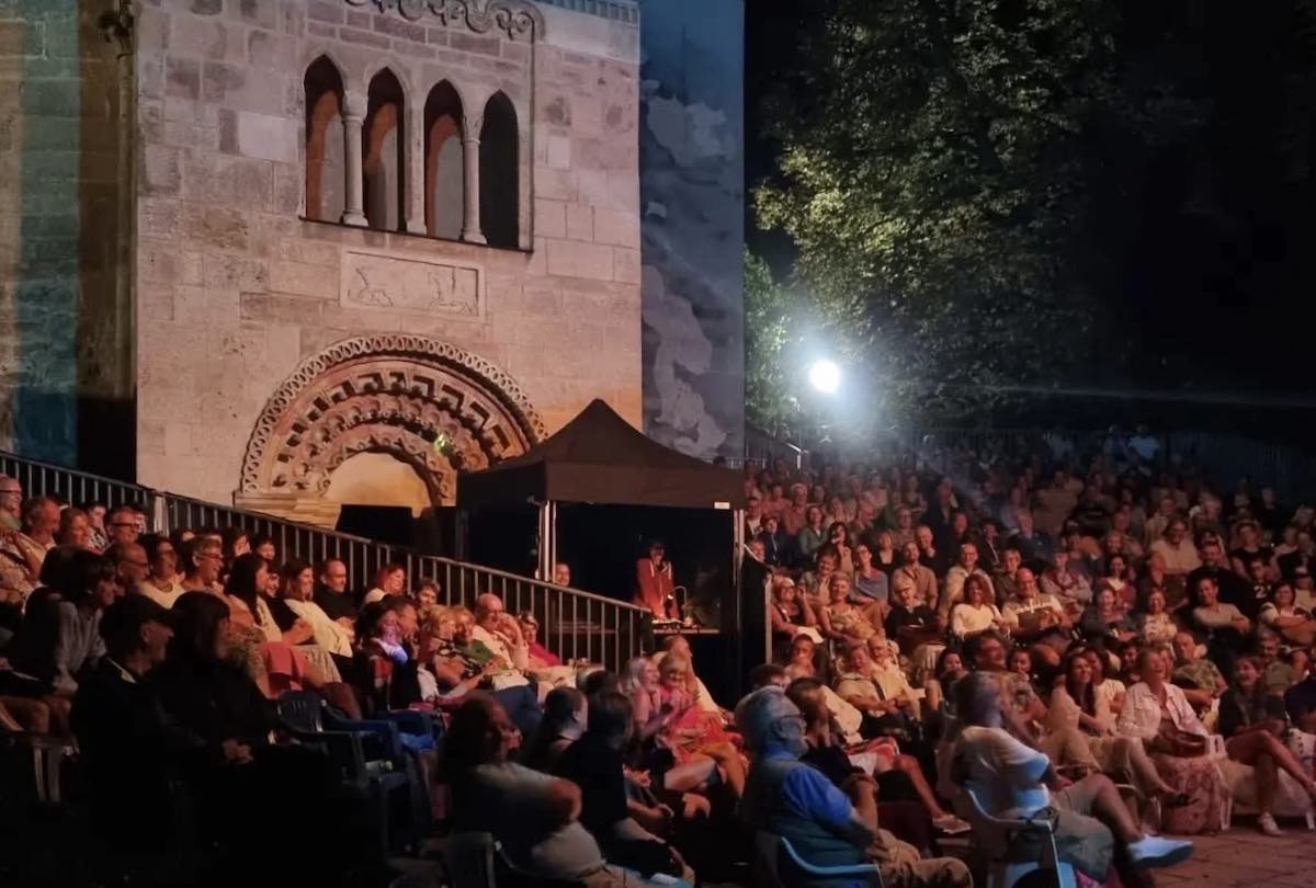 Va Bene Live-Band beim Open Air in Mödling – Publikum tanzt